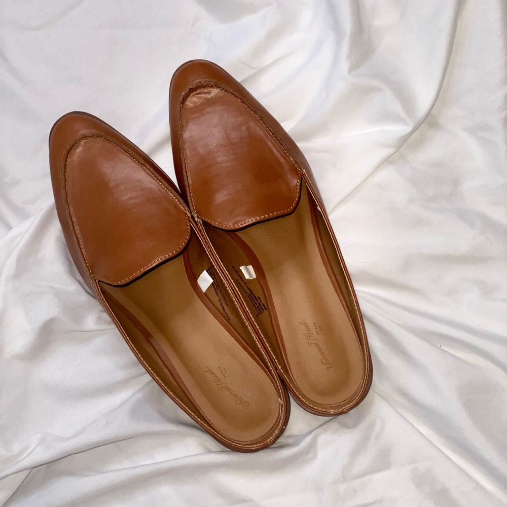 Universal Thread Slip On Flats